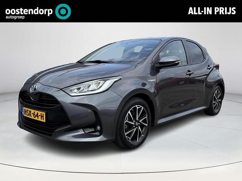 Grijs Gebruikt 2021 Toyota Yaris Hybrid Hatchback | € 20.440 (Eerlijke prijs) - Afbeelding 1/4