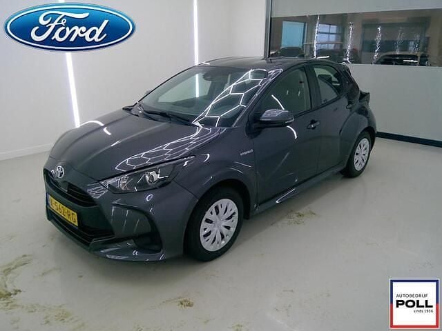 Grijs Gebruikt 2021 Toyota Yaris Active Hatchback | € 18.900 (Eerlijke prijs) - Afbeelding 1/4
