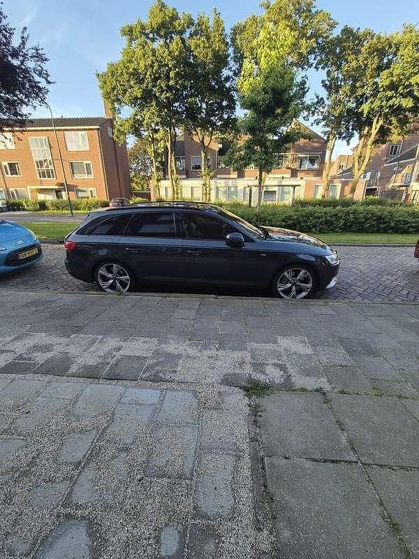 Grijs Gebruikt 2016 Audi A4 Stationwagen | € 13.950 (Goede deal) - Afbeelding 1/4