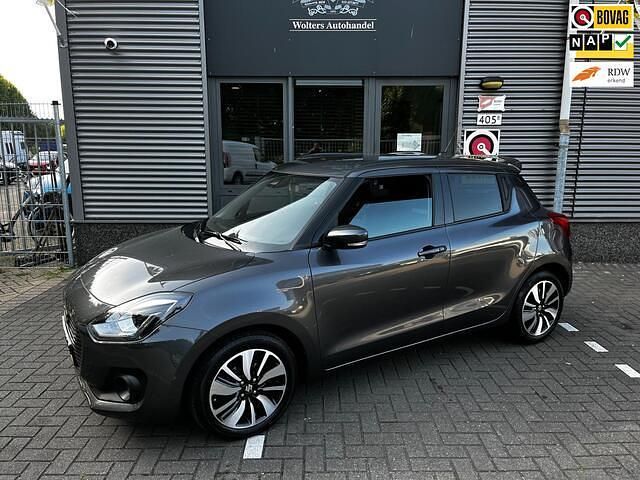 Grijs Gebruikt 2017 Suzuki Swift Hatchback | € 13.950 (Eerlijke prijs) - Afbeelding 1/4