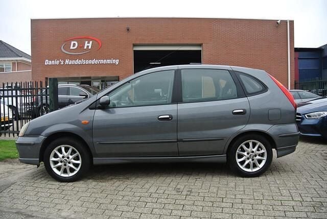 Grijs Gebruikt 2004 Nissan Almera Tino Acenta MPV | € 1.099 (Goede deal) - Afbeelding 1/4
