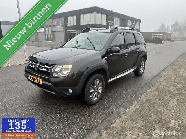 Zwart Occasion 2017 Dacia Duster Black Shadow SUV | € 9.950 (Eerlijke prijs) - Afbeelding 1/4