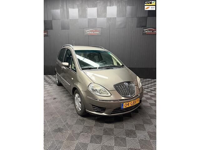 Grijs Gebruikt 2008 Lancia Musa MPV | € 1.750 (Eerlijke prijs) - Afbeelding 1/4