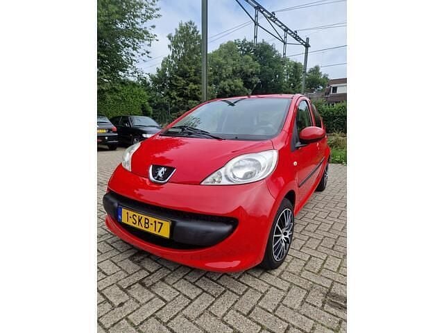 Rood Gebruikt 2007 Peugeot 107 Hatchback | € 2.250 (Eerlijke prijs) - Afbeelding 1/4