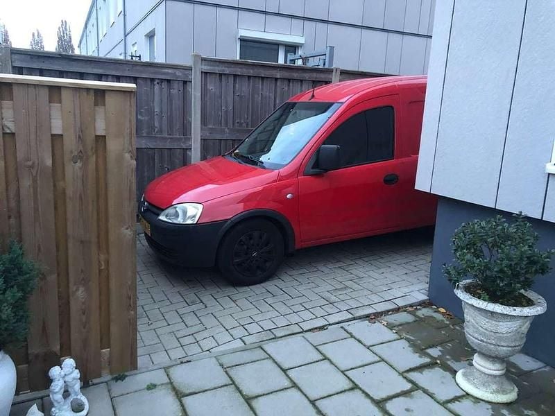 Rood Occasion 2010 Opel Combo Van | € 2.000 (Eerlijke prijs) - Afbeelding 1/2