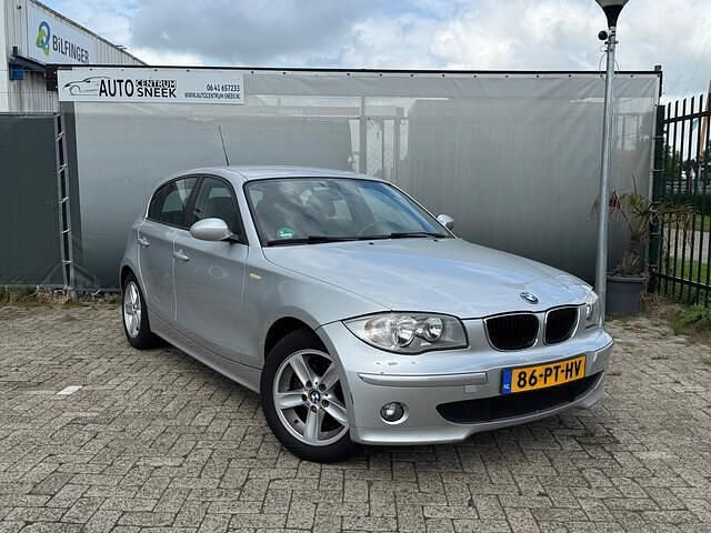Grijs Gebruikt 2004 BMW 116 Hatchback | € 2.499 (Eerlijke prijs) - Afbeelding 1/4