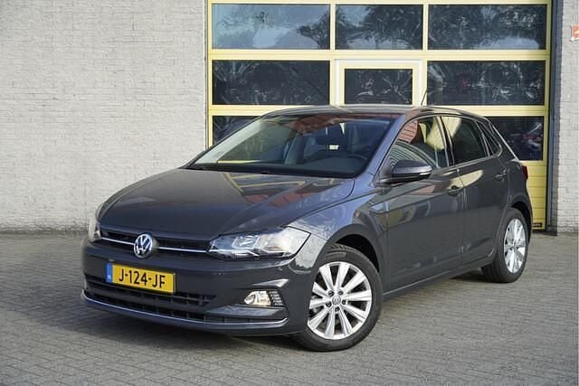 Grijs Gebruikt 2020 VW Polo Highline Hatchback | € 15.950 (Goede deal) - Afbeelding 1/4