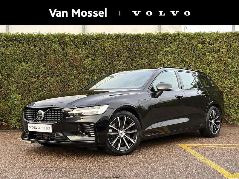 Zwart Occasion 2025 Volvo V60 Plus Stationwagen | € 46.940 (Iets duurder) - Afbeelding 1/4