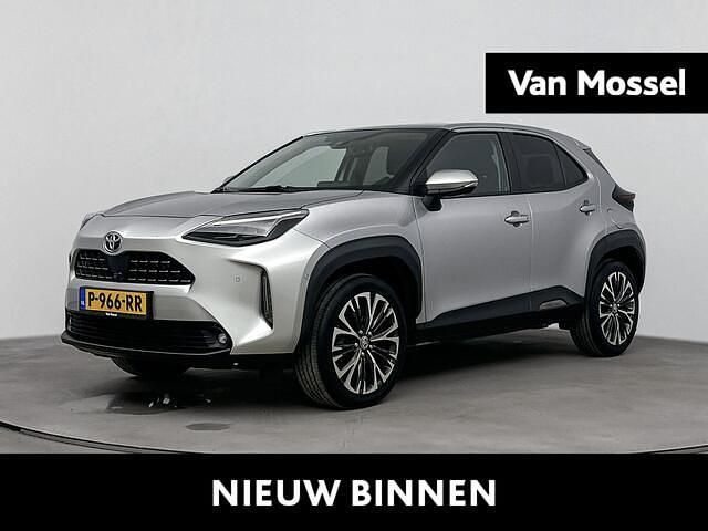 Grijs, metallic lak Gebruikt 2021 Toyota Yaris Cross SUV | € 27.940 (Eerlijke prijs) - Afbeelding 1/4