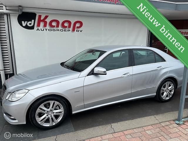 Grijs Gebruikt 2011 Mercedes E220 Avantgarde Sedan | € 12.750 (Eerlijke prijs) - Afbeelding 1/4