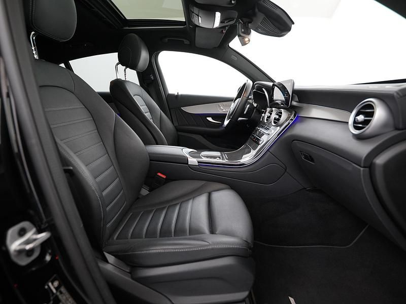 Occasion Mercedes GLC300 AMG line 320 PK (235 kW) 2022 Obsidian black  metallic finish (197u) Coupé