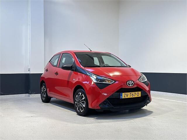 Occasion Toyota Aygo 72 PK (52 kW) 2019 Rood Hatchback