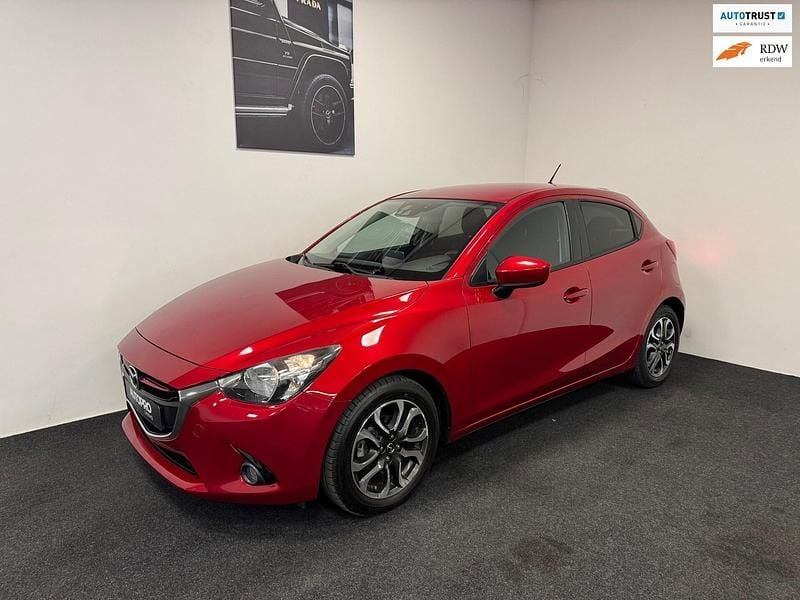 Rood Gebruikt 2015 Mazda 2 Hatchback | € 11.990 (Eerlijke prijs) - Afbeelding 1/4