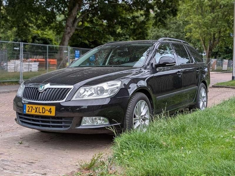 Zwart Gebruikt 2012 Skoda Octavia Tour Stationwagen | € 5.000 (Eerlijke prijs) - Afbeelding 1/4