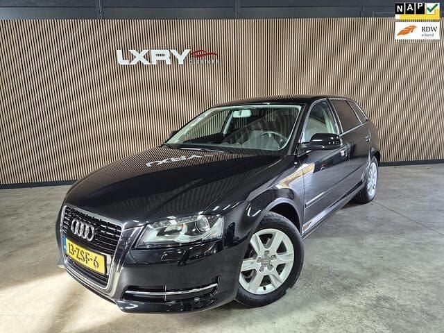 Zwart Gebruikt 2013 Audi A3 Sportback Attraction Hatchback | € 9.995 (Super prijs) - Afbeelding 1/4