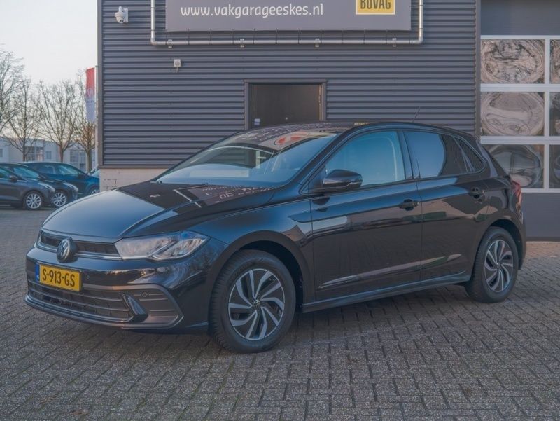 Zwart Gebruikt 2023 VW Polo Life Hatchback | € 21.450 (Eerlijke prijs) - Afbeelding 1/4