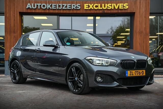 Grijs Occasion 2018 BMW 125 Executive Hatchback | € 19.900 (Iets duurder) - Afbeelding 1/4