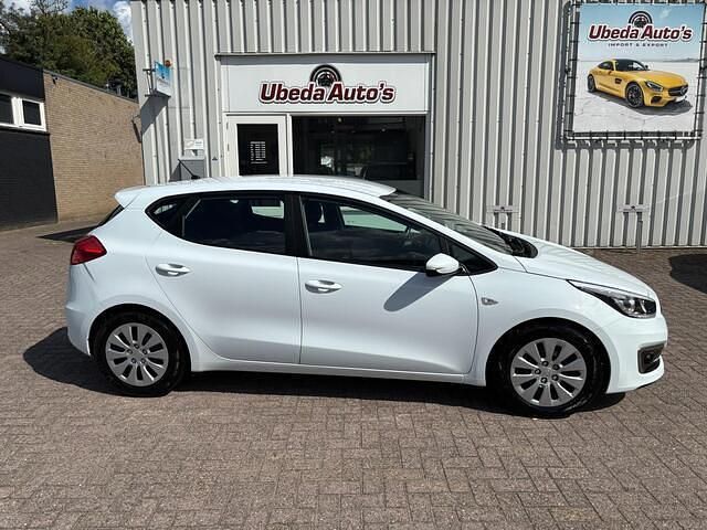 Wit Gebruikt 2017 Kia Ceed Comfort Hatchback | € 10.999 (Eerlijke prijs) - Afbeelding 1/4
