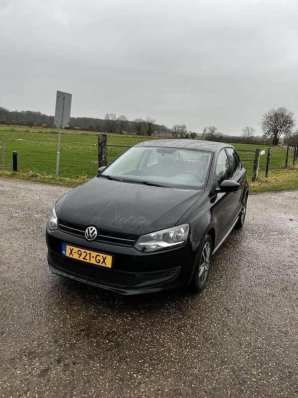 Zwart Occasion 2010 VW Polo Trendline Hatchback | € 6.500 (Iets duurder) - Afbeelding 1/4