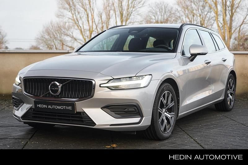 Grijs Occasion 2022 Volvo V60 Core Stationwagen | € 32.995 (Eerlijke prijs) - Afbeelding 1/4