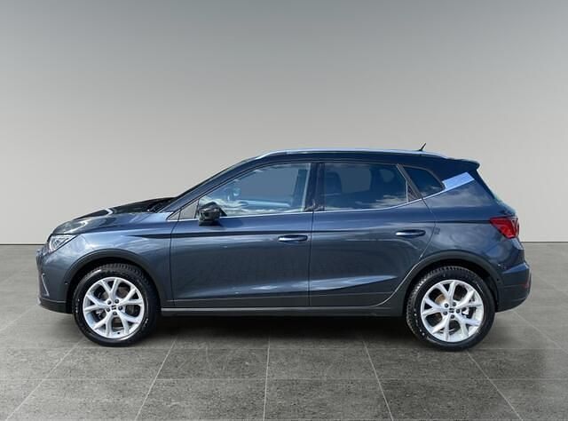 Grijs Gebruikt 2024 Seat Arona Business SUV | € 25.350 (Iets duurder) - Afbeelding 1/4