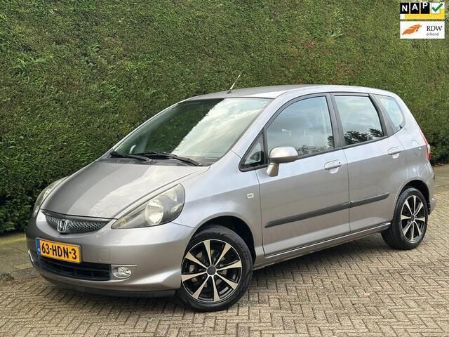 Grijs Gebruikt 2008 Honda Jazz S Hatchback | € 4.000 (Duur) - Afbeelding 1/4