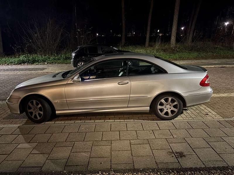 Zilver Gebruikt 2003 Mercedes CLK320 Elegance Coupé | € 3.000 (Super prijs) - Afbeelding 1/4