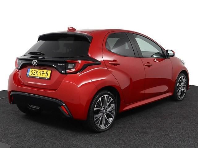 Occasion Toyota Yaris Hybrid Executive 131 PK (96 kW) 2024 Rood Hatchback
