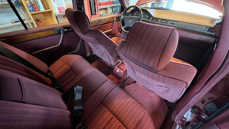 Occasion Mercedes E230 132 PK (97 kW) 1992 Rood Sedan