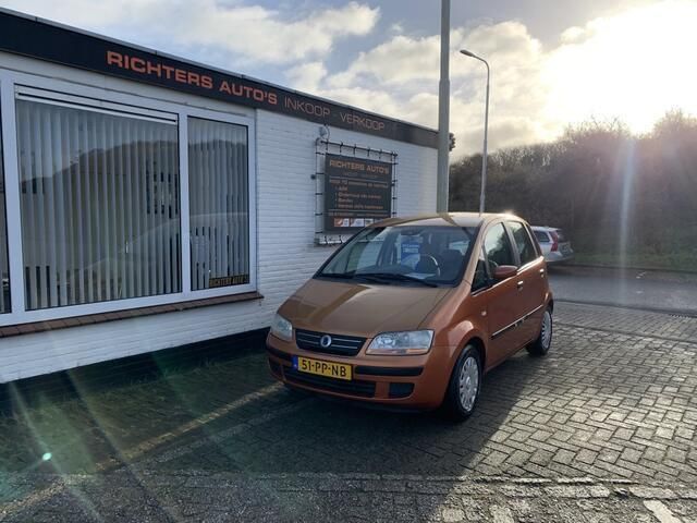 Oranje Gebruikt 2004 Fiat Idea Dynamic MPV | € 950 (Eerlijke prijs) - Afbeelding 1/4