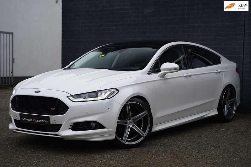 Wit (metallic) Occasion 2016 Ford Mondeo Titanium Hatchback | € 15.950 (Duur) - Afbeelding 1/4