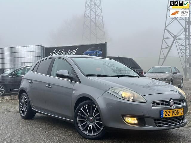 Grijs Gebruikt 2011 Fiat Bravo Dynamic Hatchback | € 4.950 (Duur) - Afbeelding 1/4