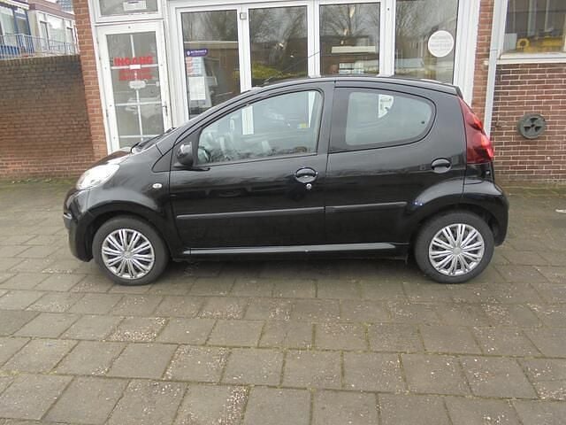 Occasion Peugeot 107 Active 68 PK (50 kW) 2012 Zwart (metallic) Hatchback