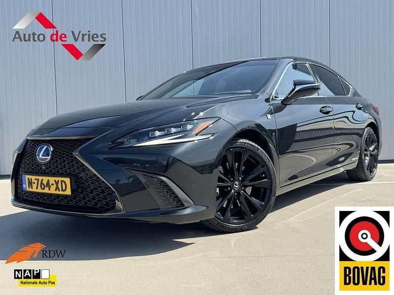Zwart, metallic lak Gebruikt 2022 Lexus ES300 Sport Line Sedan | € 45.995 (Goede deal) - Afbeelding 1/4