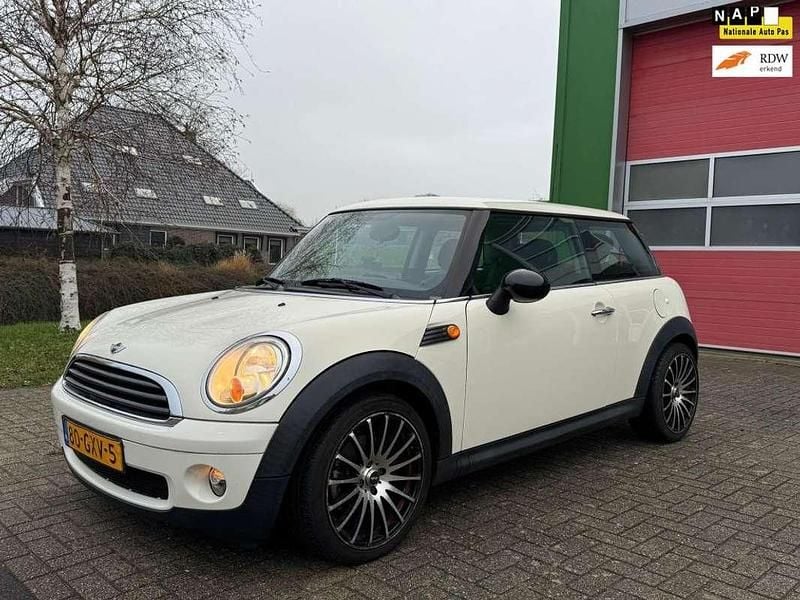 Wit Gebruikt 2008 Mini ONE Hatchback | € 2.995 (Eerlijke prijs) - Afbeelding 1/4
