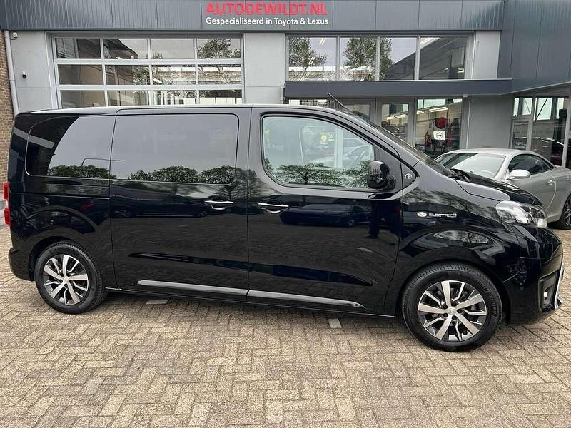 Zwart Gebruikt 2021 Toyota Proace Verso Stationwagen | € 39.950 (Duur) - Afbeelding 1/4