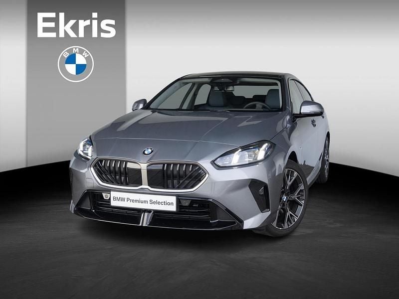Skyscraper grey metallic (grijs metallic) Gebruikt 2025 BMW 220 Shadowline Coupé | € 53.150 (Duur) - Afbeelding 1/4