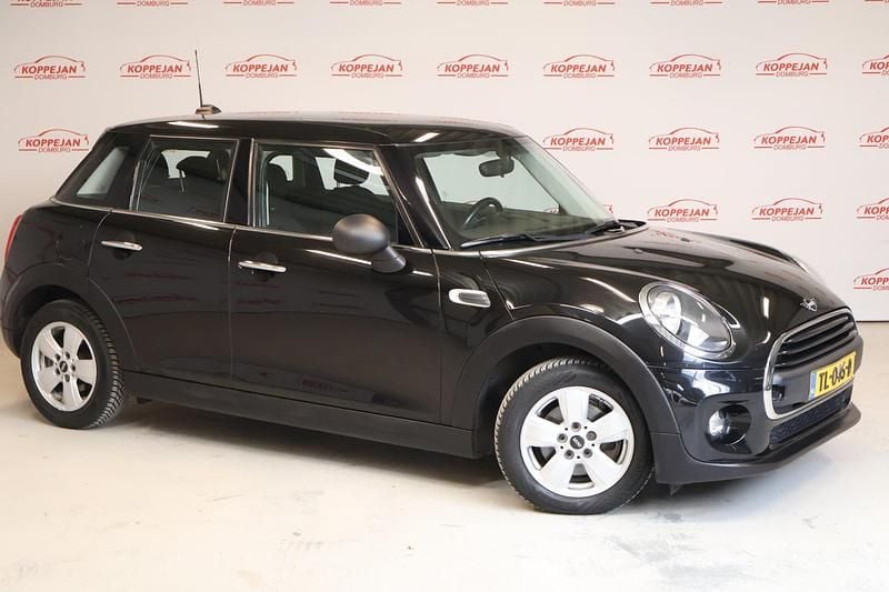 Zwart Gebruikt 2018 Mini Cooper Salt Hatchback | € 10.445 - Afbeelding 1/4