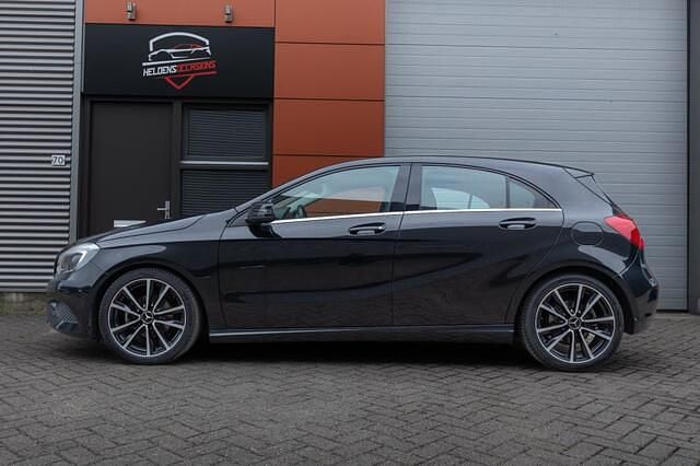 Zwart Gebruikt 2014 Mercedes A180 Hatchback | € 9.499 (Goede deal) - Afbeelding 1/4