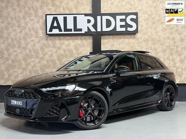 Zwart Gebruikt 2025 Audi RS3 Sportback S-Line Hatchback | € 89.950 (Eerlijke prijs) - Afbeelding 1/4