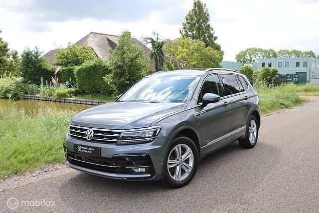 Grijs Gebruikt 2019 VW Tiguan Allspace R-line SUV | € 33.995 (Goede deal) - Afbeelding 1/4