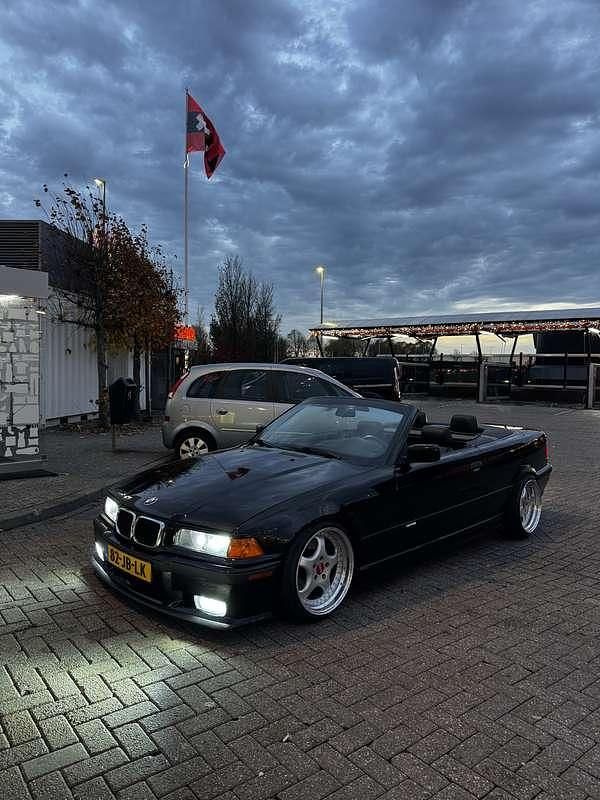 Zwart Gebruikt 1992 BMW 325 Cabriolet Cabriolet | € 8.500 - Afbeelding 1/4