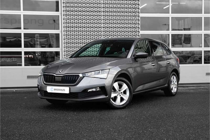 Grijs Gebruikt 2023 Skoda Scala Business Line Hatchback | € 22.945 (Eerlijke prijs) - Afbeelding 1/4
