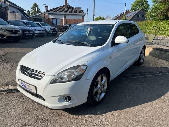 Wit Gebruikt 2008 Kia ProCeed EX Hatchback | € 2.950 - Afbeelding 1/4