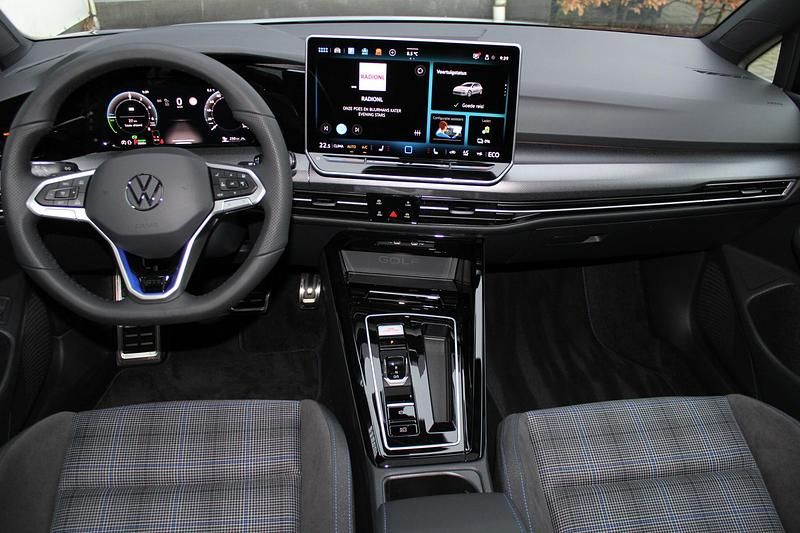 Nieuw VW Golf VIII GTE 272 PK (200 kW) 2026 Zwart Hatchback