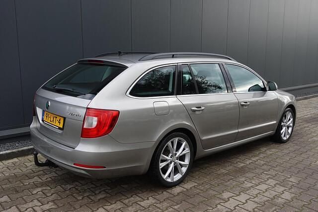 Occasion Skoda Superb Business Line 125 PK (91 kW) 2010 Beige Stationwagen