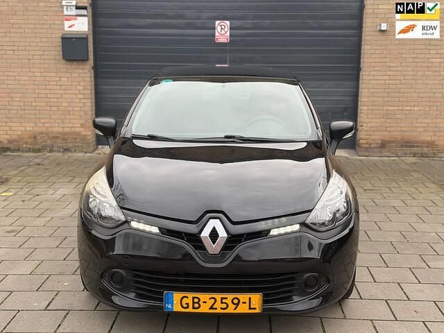 Zwart (metallic) Occasion 2015 Renault Clio IV Authentique Hatchback | € 4.995 (Eerlijke prijs) - Afbeelding 1/4