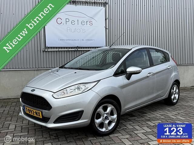 Grijs Gebruikt 2017 Ford Fiesta Style Hatchback | € 7.450 (Goede deal) - Afbeelding 1/4