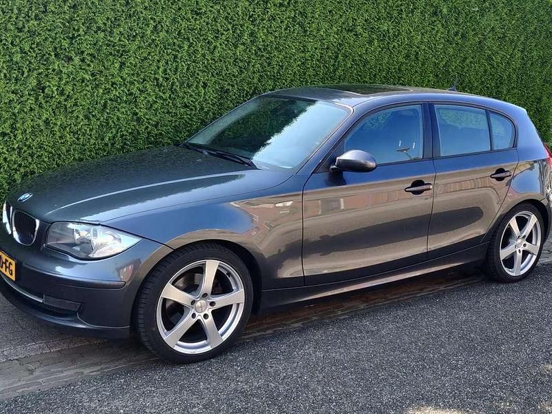Grijs Gebruikt 2007 BMW 120 Hatchback | € 2.975 (Super prijs) - Afbeelding 1/4