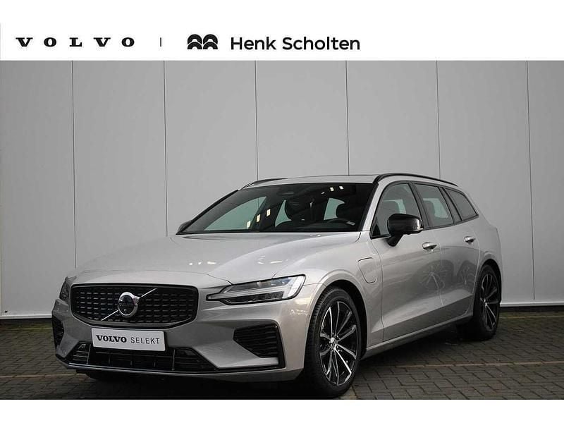 Grijs Gebruikt 2022 Volvo V60 Plus Stationwagen | € 49.750 (Iets duurder) - Afbeelding 1/4